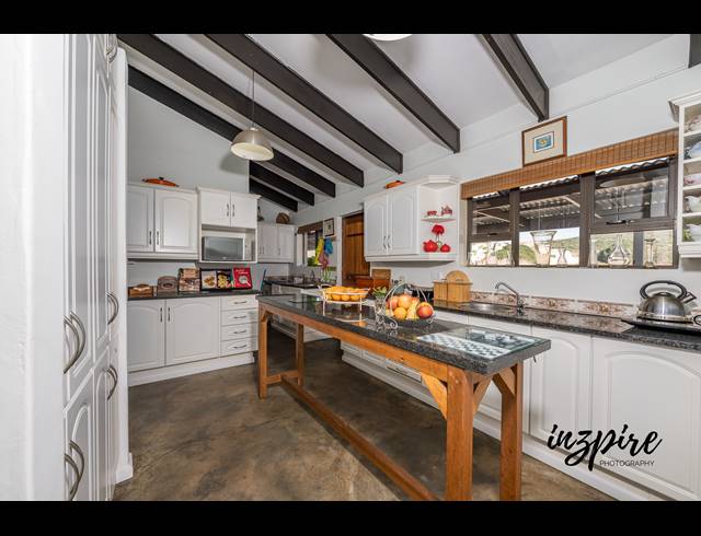 3 BEDROOM HOUSE TO LET IN DIAZ BEACH